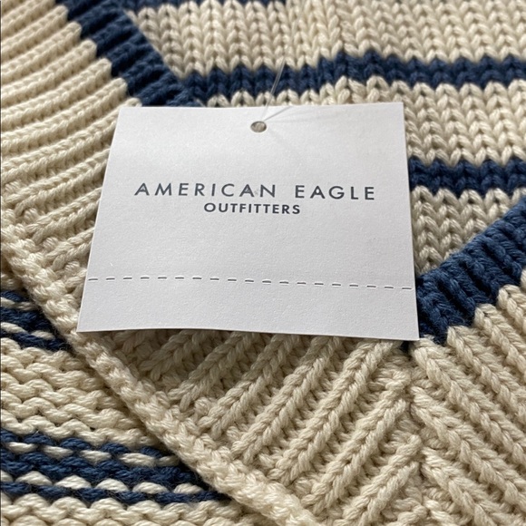 AE Big Hug V-Neck Sweater - M - Picture 8 of 8